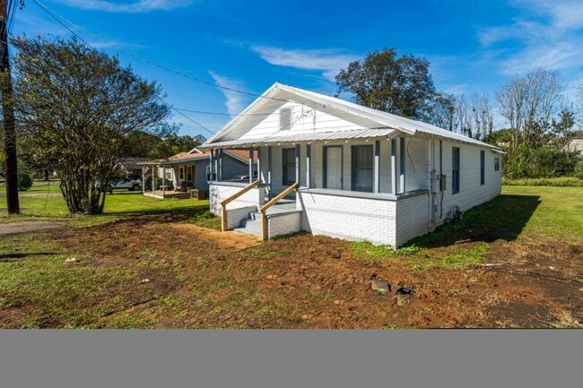 Building Photo - Hot Listing in Bessemer! 3 Beds, 2 Baths &...