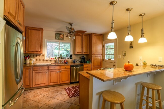 Photo - Beautiful Golden House w/ Huge Garage!