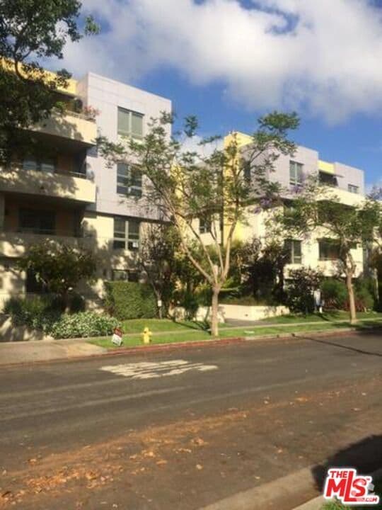 Building Photo - 1517 S Bentley Ave Unit 201 Rental