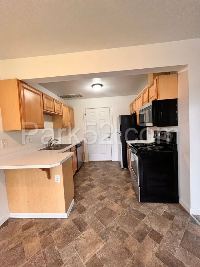 Photo - 112 126th St E