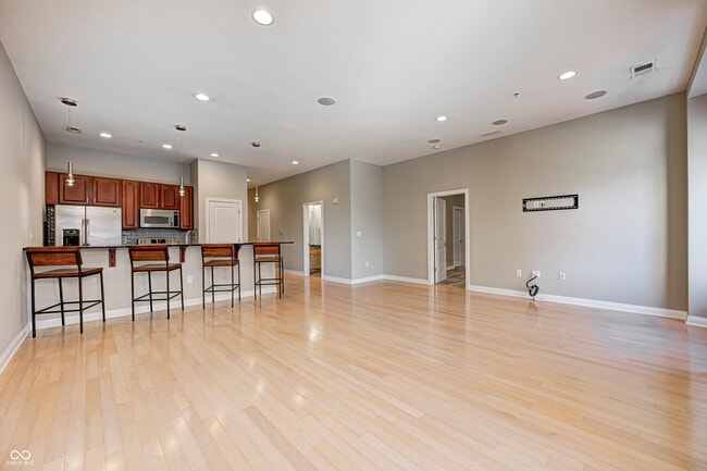 Photo - 350 N Meridian St Unit 304