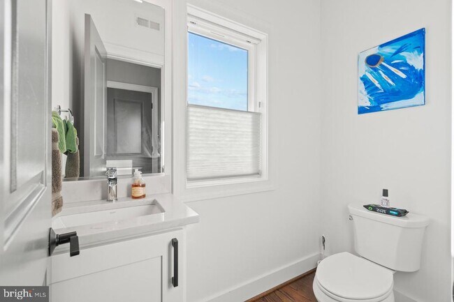 Photo - 3525 14th St NW Unit 4