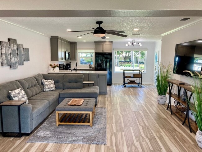 Building Photo - Completely remodeled waterfront condo!