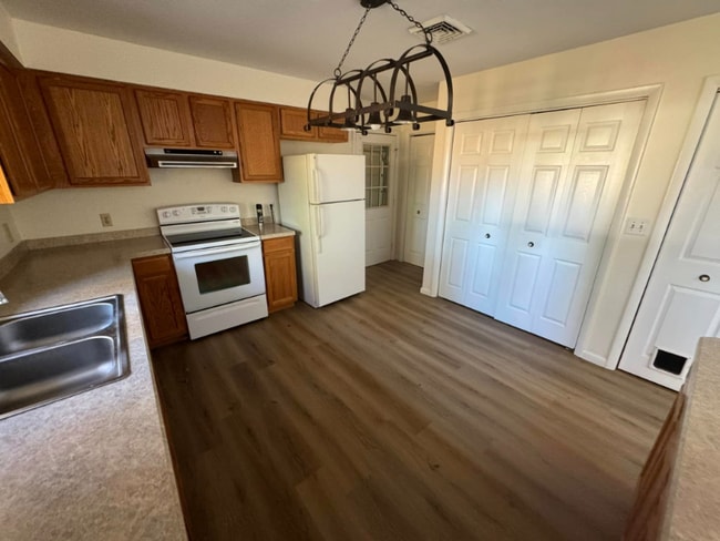 Photo - 268 Banning Rd