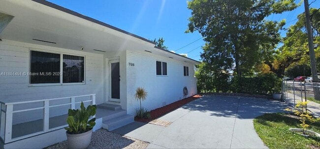 Building Photo - 720 NW 41st St Rental