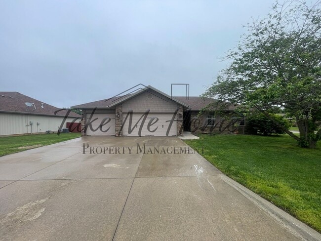 Photo - Modern 4-Bed, 2-Bath Home for Rent in Republic – 3-Car Garage & Private Fenced Yard