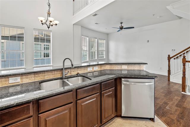 Building Photo - 2316 Stutz Dr Unit A