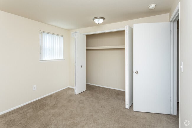 2BR, 1BA - 845 SF