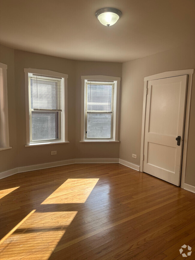 Building Photo - 4033 W Melrose St Unit STUDIO Rental