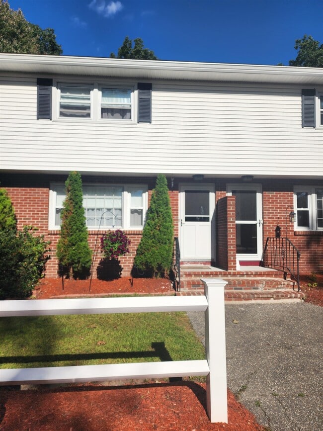 Building Photo - 137 Brookdale Rd Rental