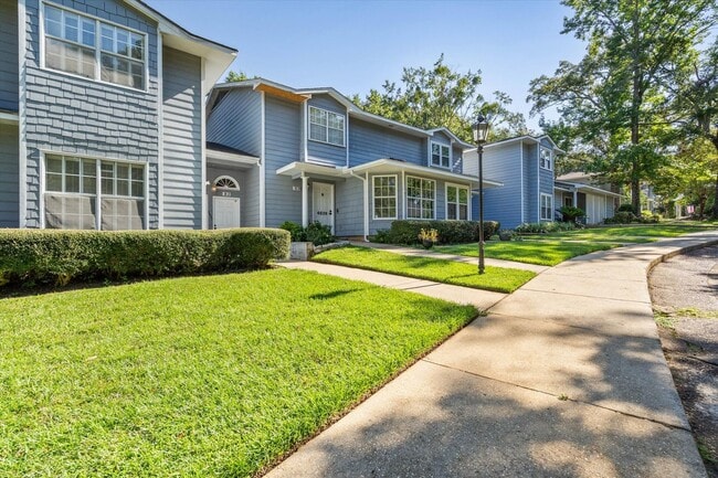 6637 Jackson Square