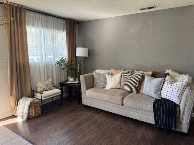 Photo - <b>Five Bedroom Three Bath Home with Solar...