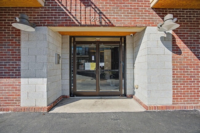 Photo - 261 S Limestone Unidad 304