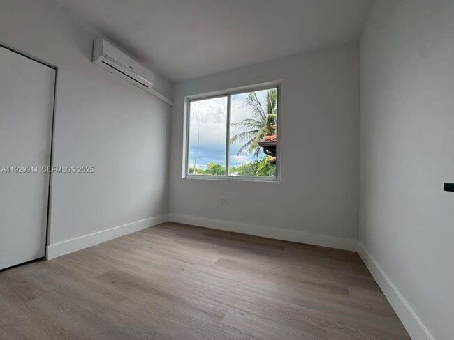 Photo - 2425 SW 6th St Unit 5