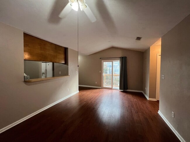 Photo - 121 Boardwalk Ln