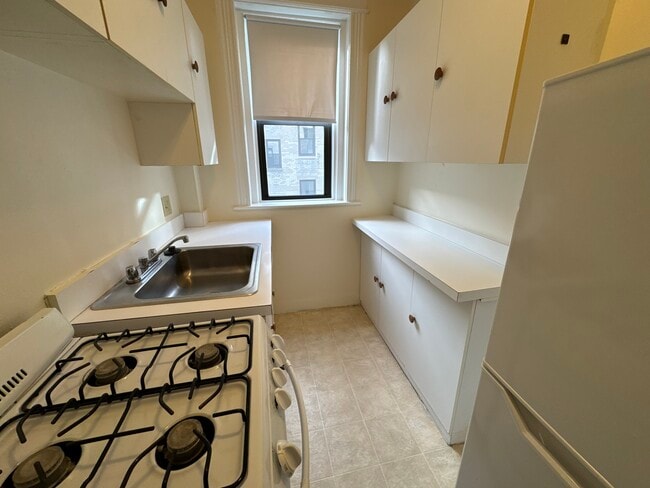 Photo - 1188 Commonwealth Ave