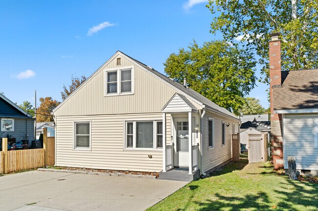 Photo - 4826 Hiawatha Dr