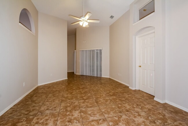 Photo - 6752 Waterton Dr