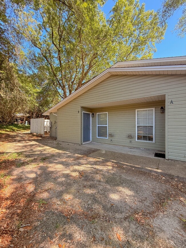 Building Photo - 8390 Country Walk Dr