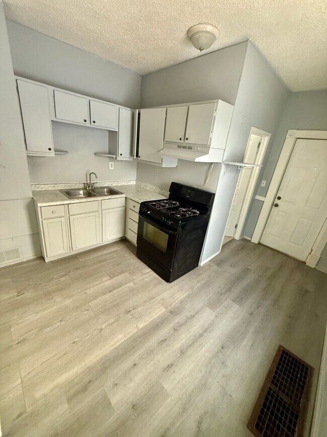 Photo - 1627-1629 W 8th Street Unit 1629