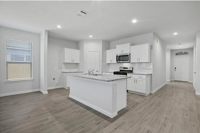 Photo - 529 Passenger Trl