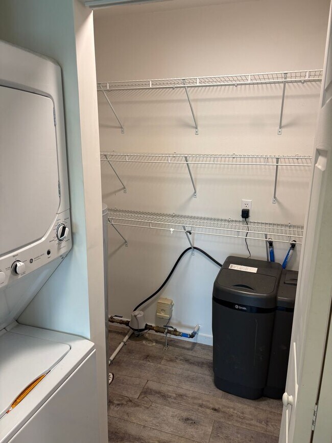 Photo - 601 N State St Unidad #3