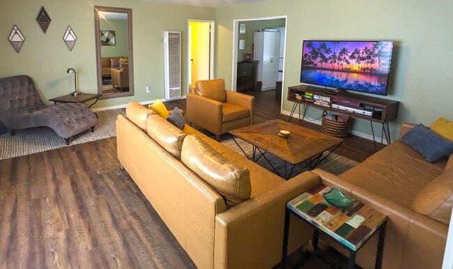 Building Photo - 1634 W 104th St Unit A