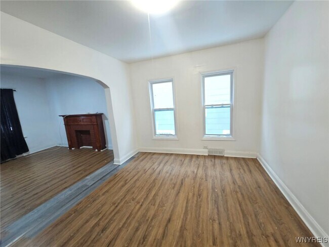 Photo - 60 Pomona Pl