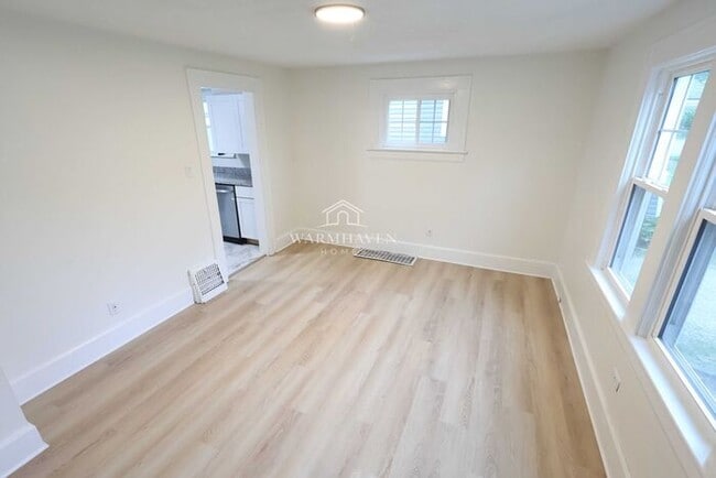 Photo - 961 Lawton St