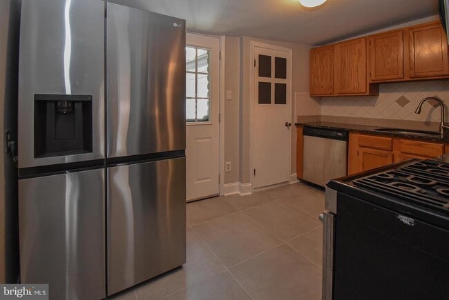 Photo - 132 Conarroe St