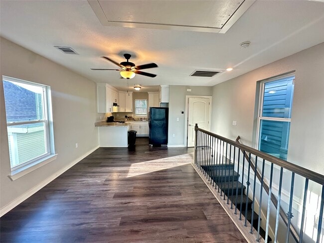 Building Photo - 1304 Ave N Ursuline St