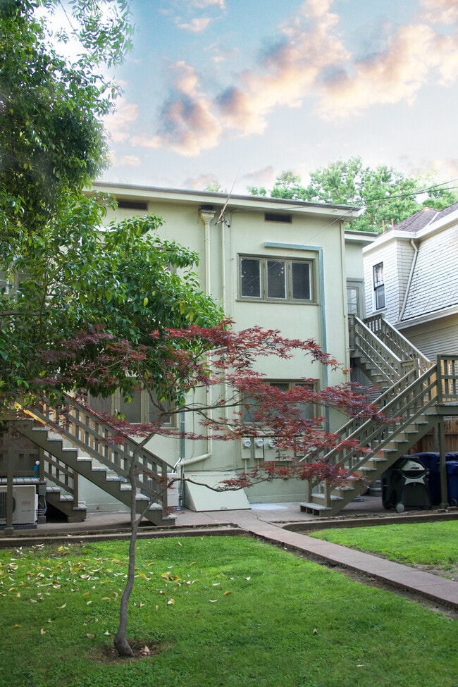 Private Rear Entries - 2815 I St Unit 4