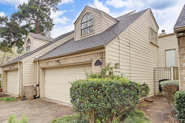 Building Photo - 217 Roy St Unit 2