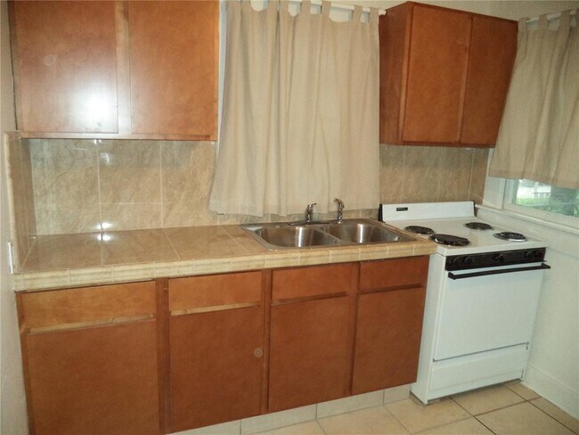 Photo - 750 7th Ave N