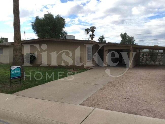 Building Photo - 1158 E Concorda Dr