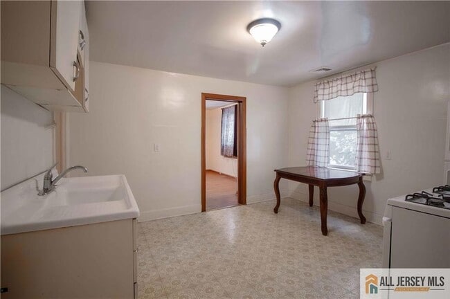 8 Whitehead Ave Unit B