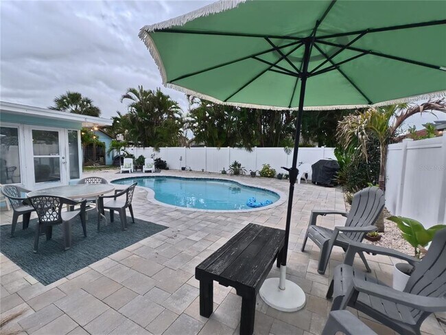 Photo - 6107 9th Ave W