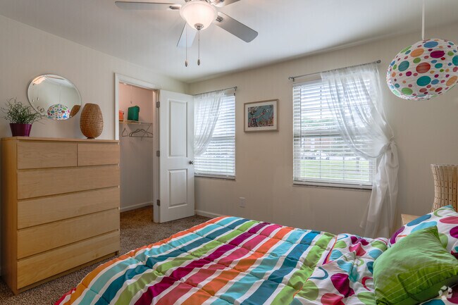 Floor Plan: Buckeye Townhome - 2 Bed/ 1.5 Bath - 985 Sq Ft - Centerville Park