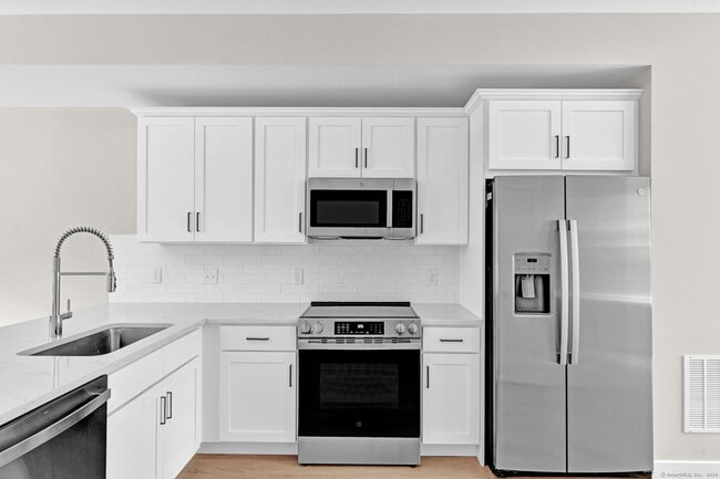 Photo - 70 Whiting St Unit Apt D