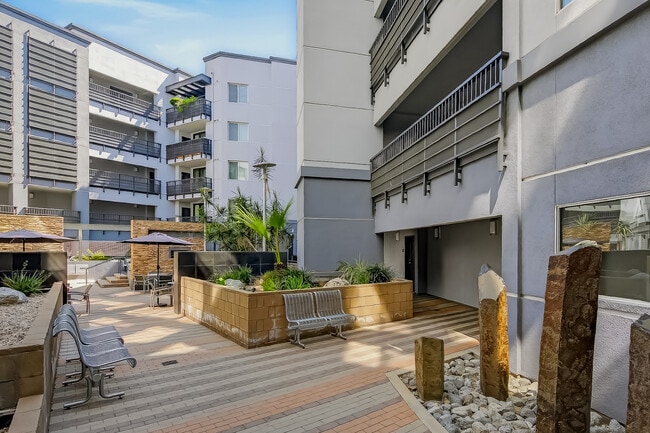 Photo - 629 Traction Ave