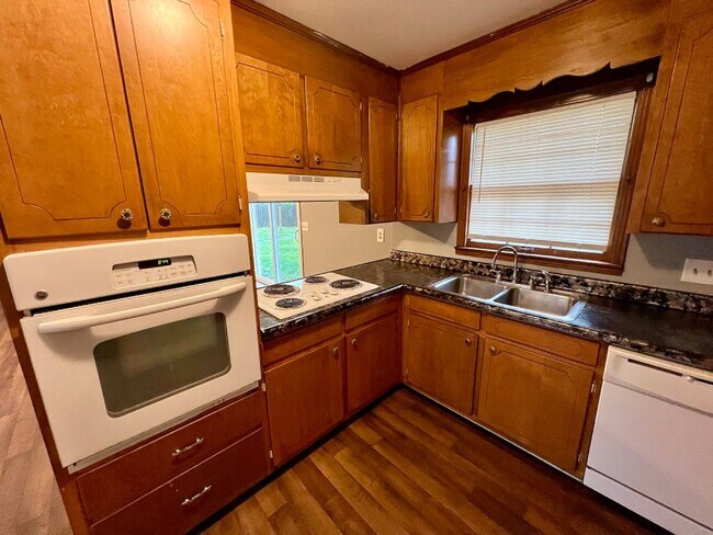 Photo - Spacious 4 Bed, 2 Bath Home on Large Corne...