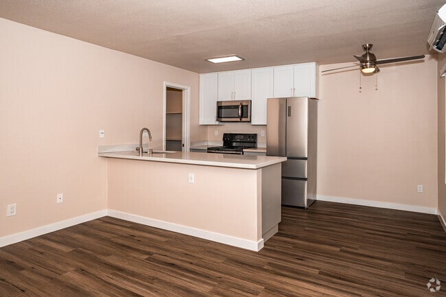 1BR, 1BA - 570SF