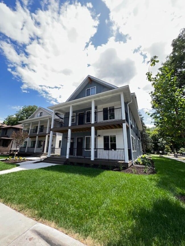 Building Photo - 1800 Como Ave SE Unit #2