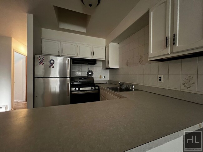 HERKIMER PLACE - HERKIMER PLACE Apartment Unit 3