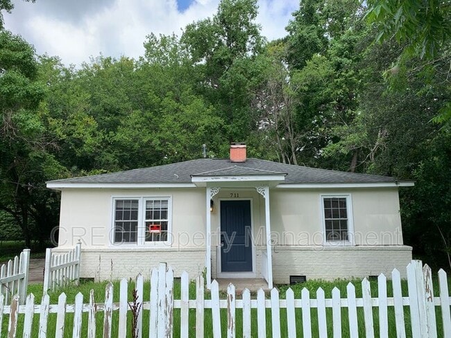 Building Photo - 711 Locust St