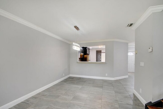 Photo - 1105 Maplewood Dr