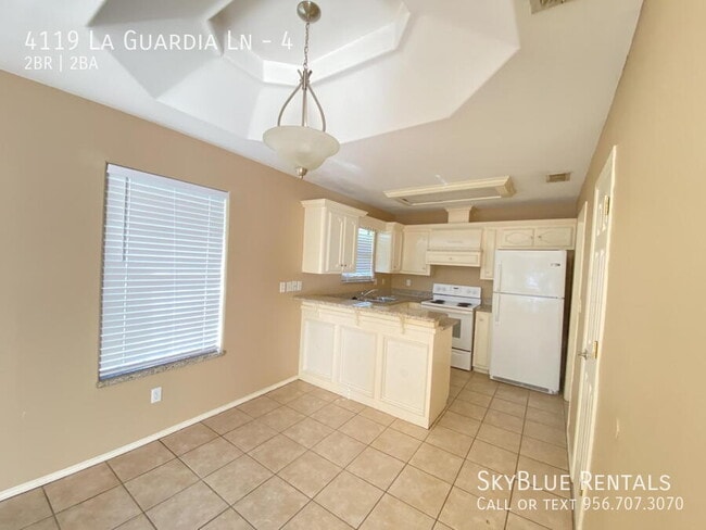 Building Photo - 4119 W La Guardia Ln Unit 4