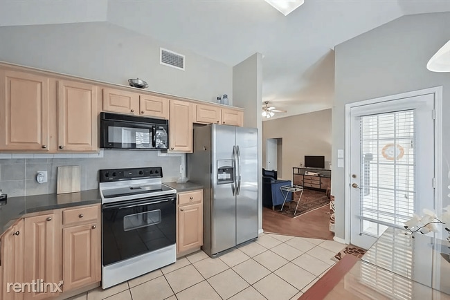 Building Photo - 1303 Hidden Oaks Dr Rental
