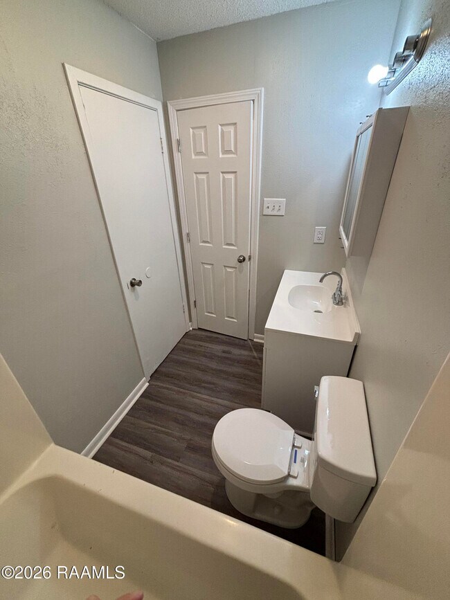 Photo - 108 Cantal Dr Unit B