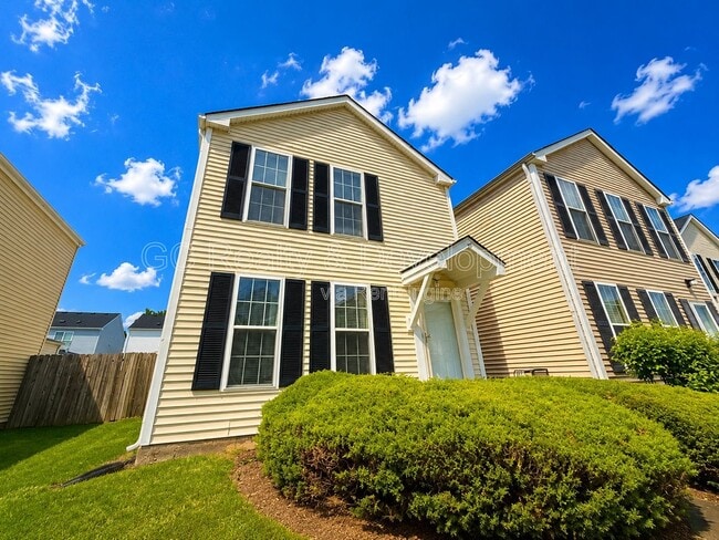 Building Photo - 782 Symphony Dr
